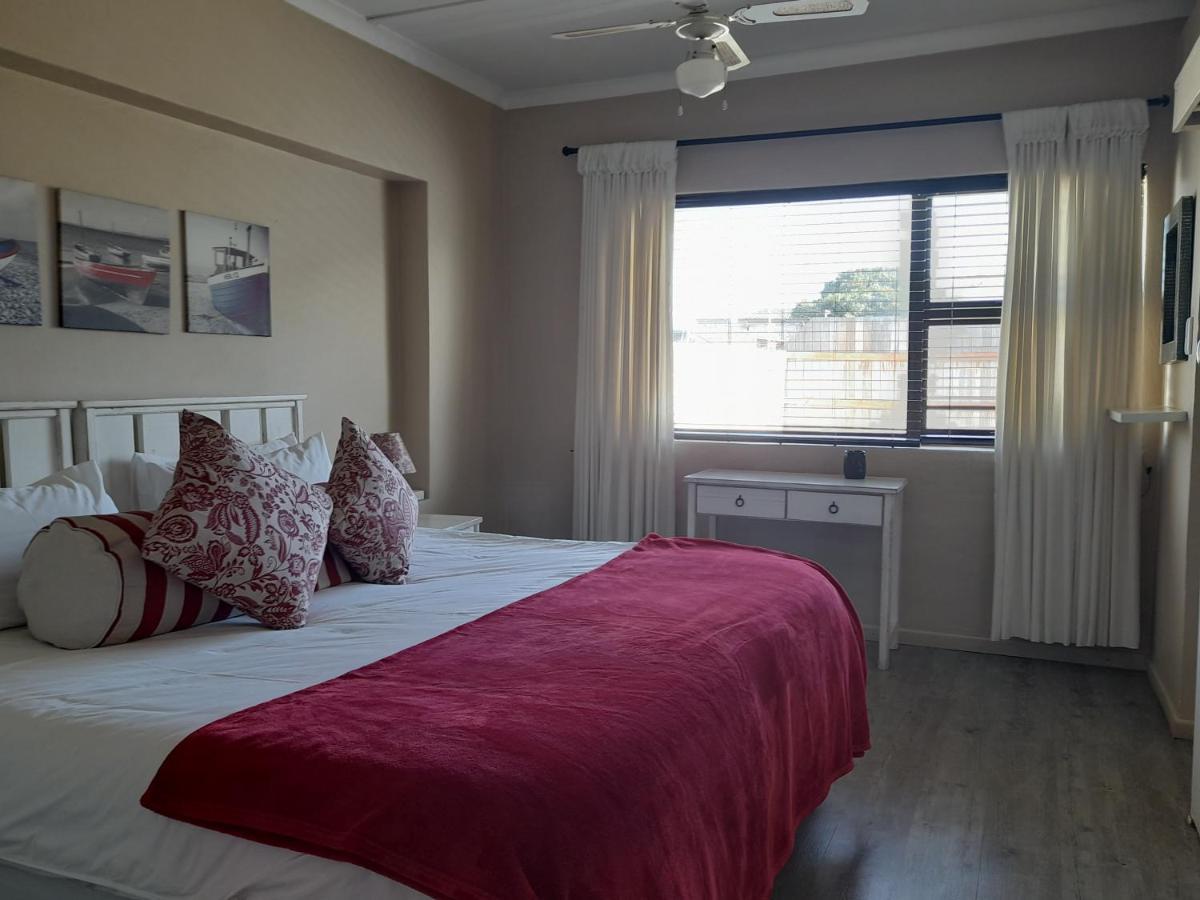 Saxon Lodge Gansbaai Exterior photo