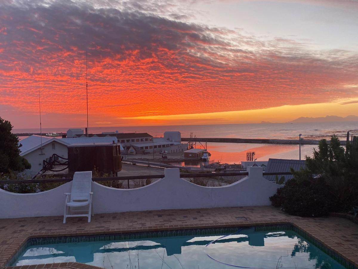 Saxon Lodge Gansbaai Exterior photo