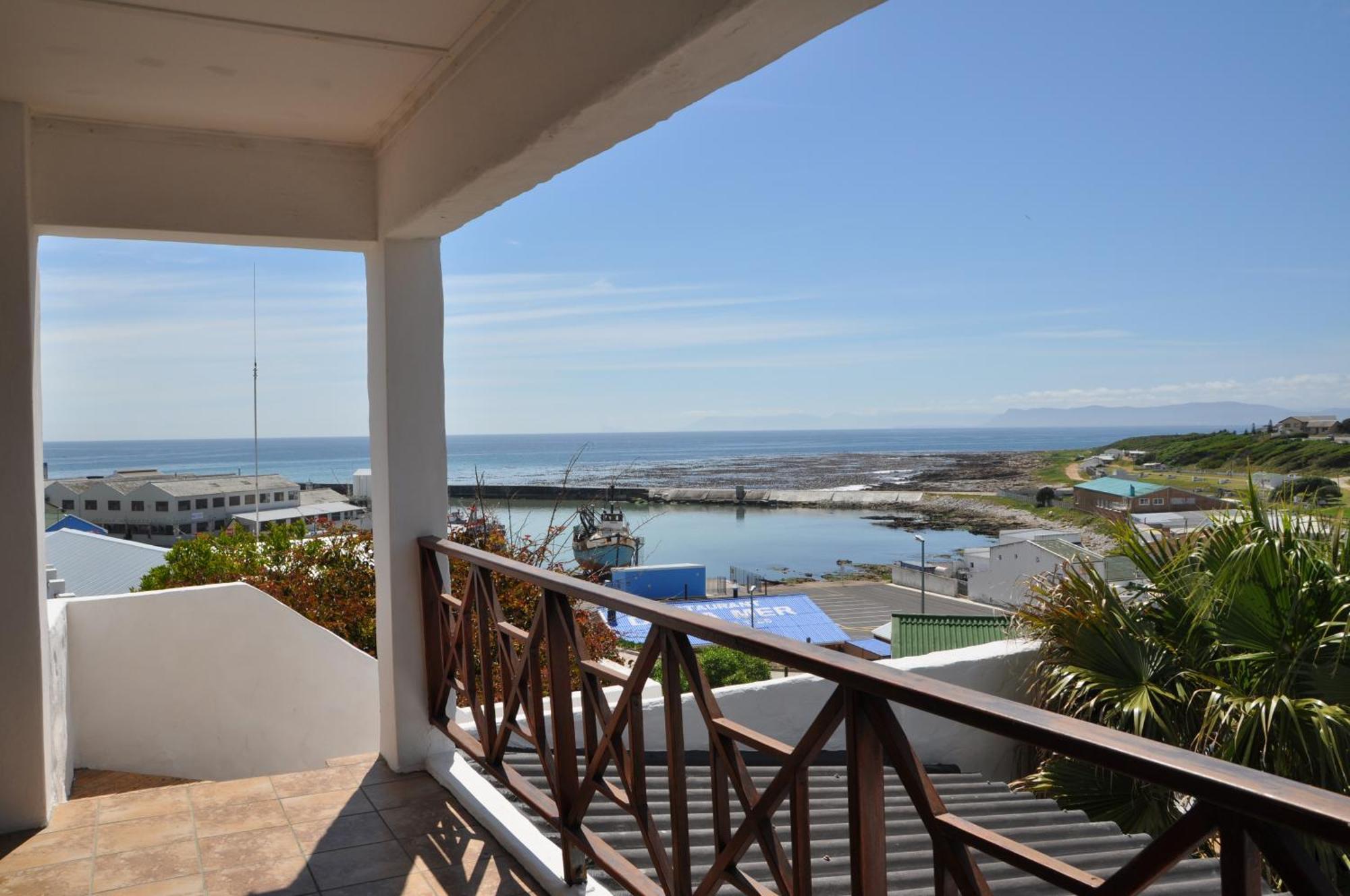 Saxon Lodge Gansbaai Exterior photo