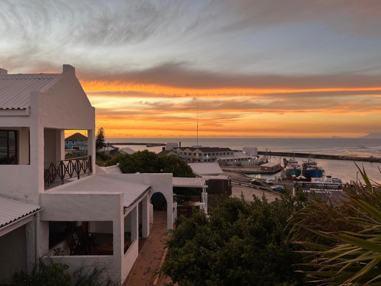 Saxon Lodge Gansbaai Exterior photo