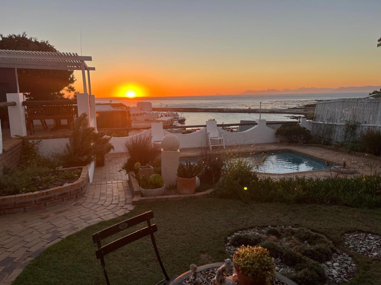 Saxon Lodge Gansbaai Exterior photo